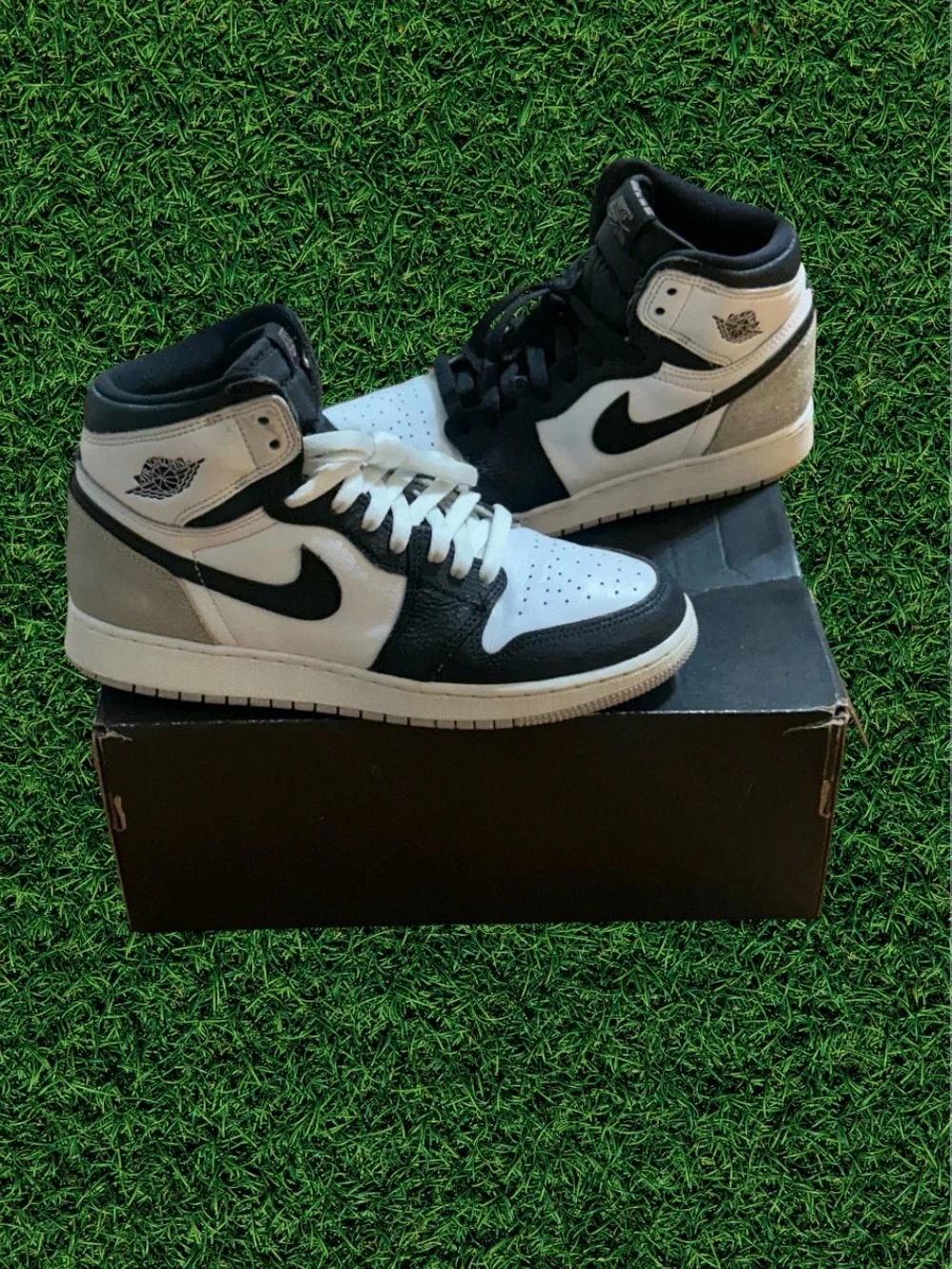 Air Jordan 1 Mid SE Black White Grey